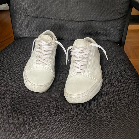 White vans - Picture 2 of 4